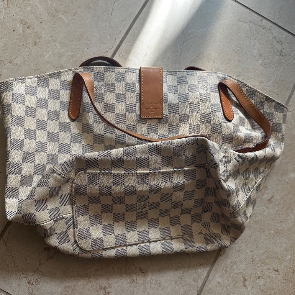 Preowned stylish trandy bag purse made in China